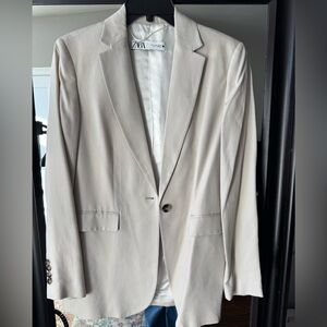Zara Women’s Blazer in Light Cream